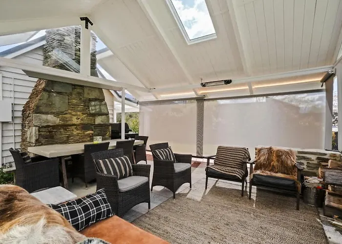 Walnut - Sleeps 6, Walk To