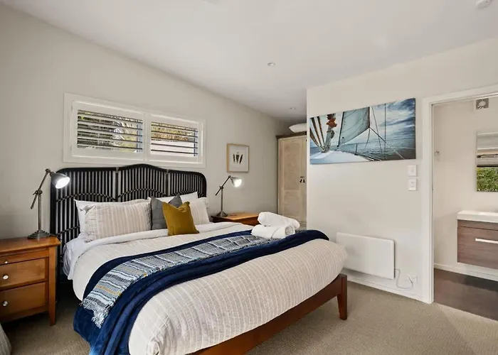 Walnut - Sleeps 6, Walk To * Wanaka