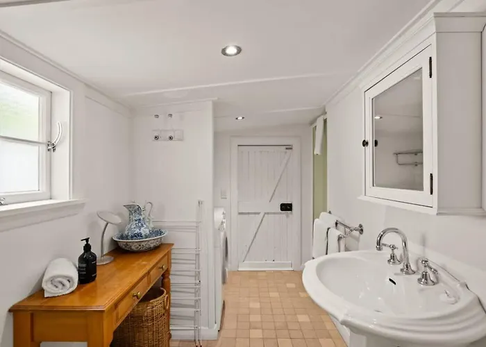 Walnut - Sleeps 6, Walk To * Wanaka