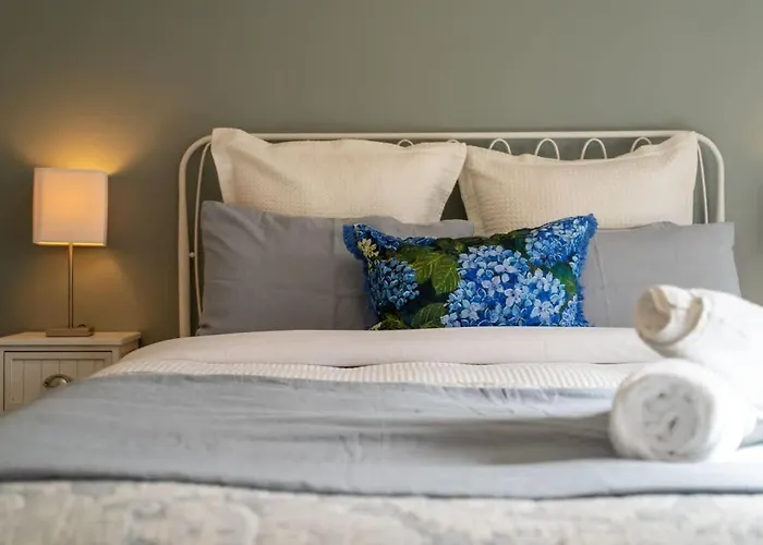 Walnut - Sleeps 6, Walk To Wanaka