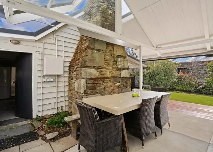 Walnut - Sleeps 6, Walk To